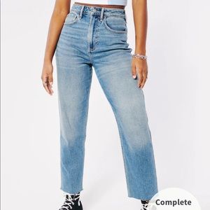 NWT Hollister Curvy Ultra High-Rise Medium Wash Vintage Straight Jeans